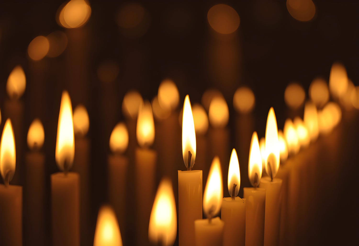 Grablichter als Symbol des ewigen Lebens Grablichter als Symbol des ewigen Lebens